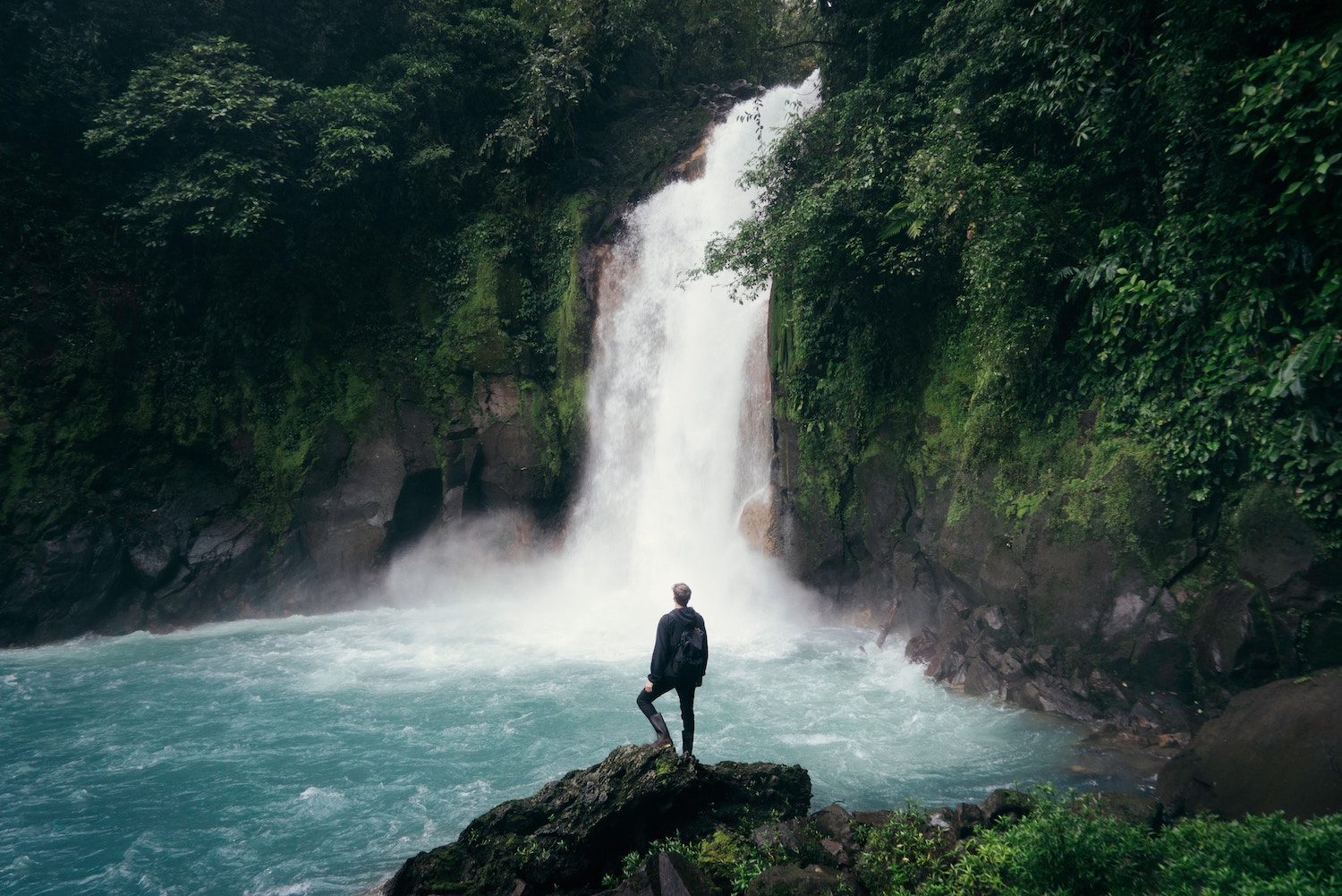 Backpacker Free Activities to Waterfall - How to Travel on a Budget